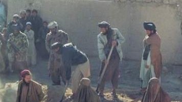 عکسی از فیلمی درباره طالبان: آمادگی طالبان برای سنگسار 