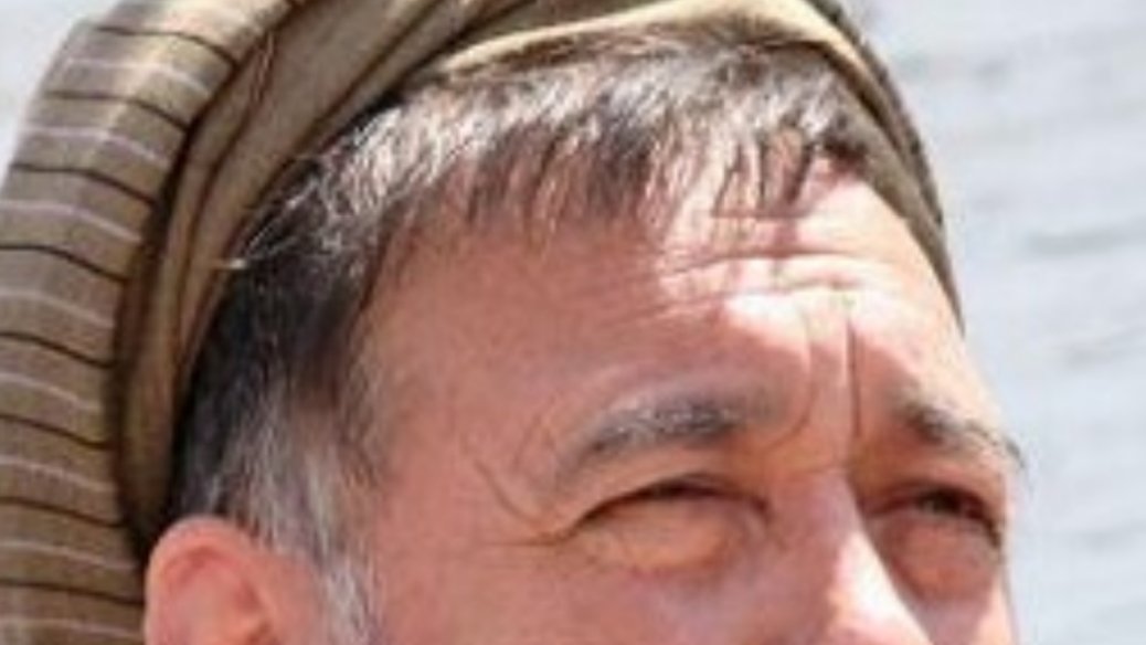 بدزديد در شام آهنگرى؛ به بغداد زد گردن مسگرى