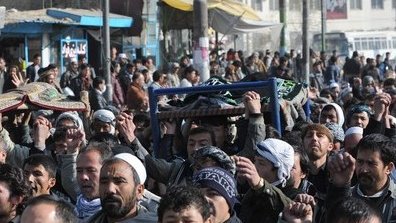 خاکسپاری قربانیان پاکسازی نژادی- مذهبی؛ دولت فاشیستی کرزی و طالبان افکار عمومی را منحرف می کنند!