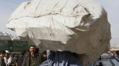 همت زنان افغانستان بیشتر از مردان است و رنج شان هم بیشتر