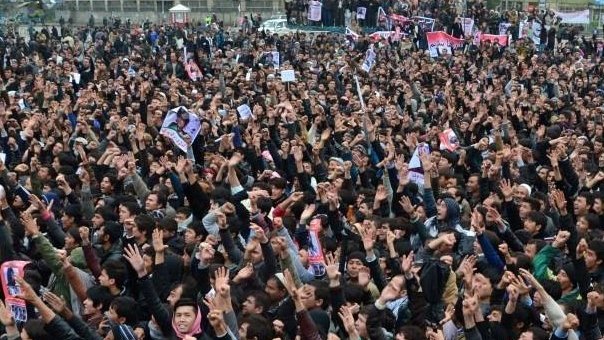 چهارده درصد کشتار غیر نظامیان افزایش یافته، بنگاه های سخن پراکنی وابسته از افزایش محبوبیت کرزی خبر می دهند!