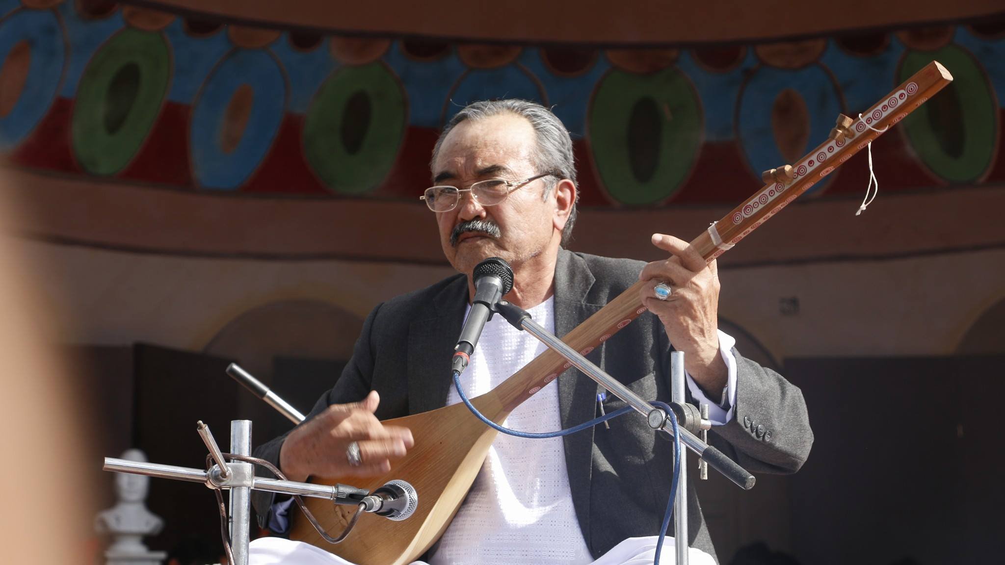 فستیوال دمبوره در بامیان، هزارستان؛ مبارزه در چند جبهه