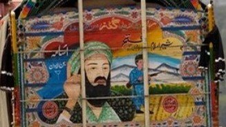 چهره ی بن لادن بر موتری پاکستانی