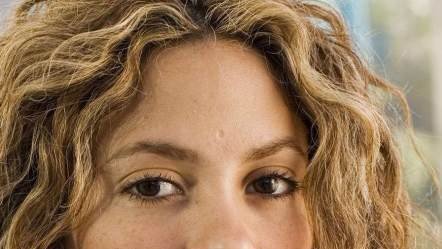 دیدن و شنیدن رقص و صدای شکیرا که برای مردمش می خواند از عروسی خانواده استعمارگر انگلیسی مهم تر نیست؟