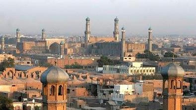 نورستانی، چه تفاوتی با سيد حسين انوری دارد؟
