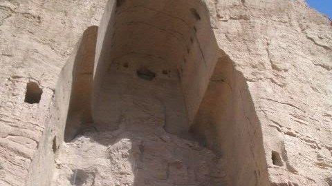 کمپاین بین المللی برای بازسازی مجسمه های بودا در بامیان باستان