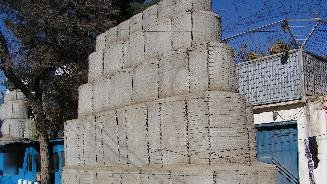 American troops suffer hardships - American diplomats have inconveniences