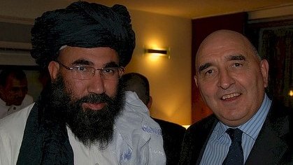 یک لاشخور و ویلیام پتی دست در دست هم