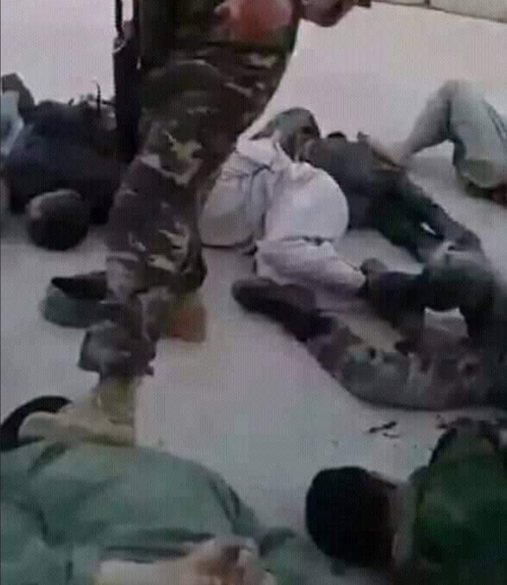 تروریست در لباس کوماندو: ویدئوی کشتار نیروهای اوزبیک توسط نظامیان پشتون