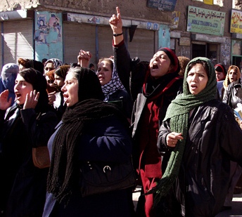خشونت علیه زنان، تجاوز جنسی، و زندان های خودسر