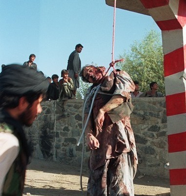 لیبی افغانستان دوم؟ مقایسه تصویری میان کشته شدن سرهنگ معمر قذافی و داکتر نجیب الله احمدزی