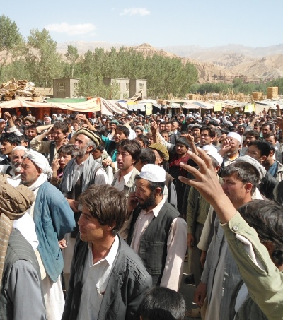 اعتراض شدید بامیانی ها به نا امنی در راه ها و سر بریده شدن چند مسافر توسط طالبان
