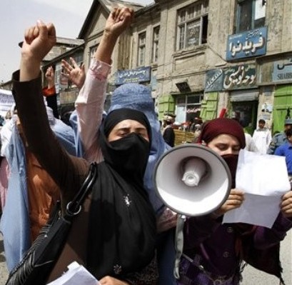 خروج سربازان هلندی، تبریک طالبان به مردم هلند و تظاهرات علیه نیروهای آمریکایی در کابل