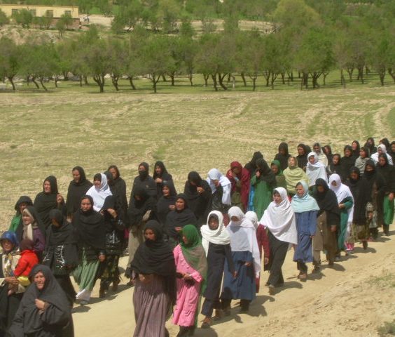 تظاهرات گسترده ی مردم دایکندی برای برکناری مقامات فاسد ادامه دارد
